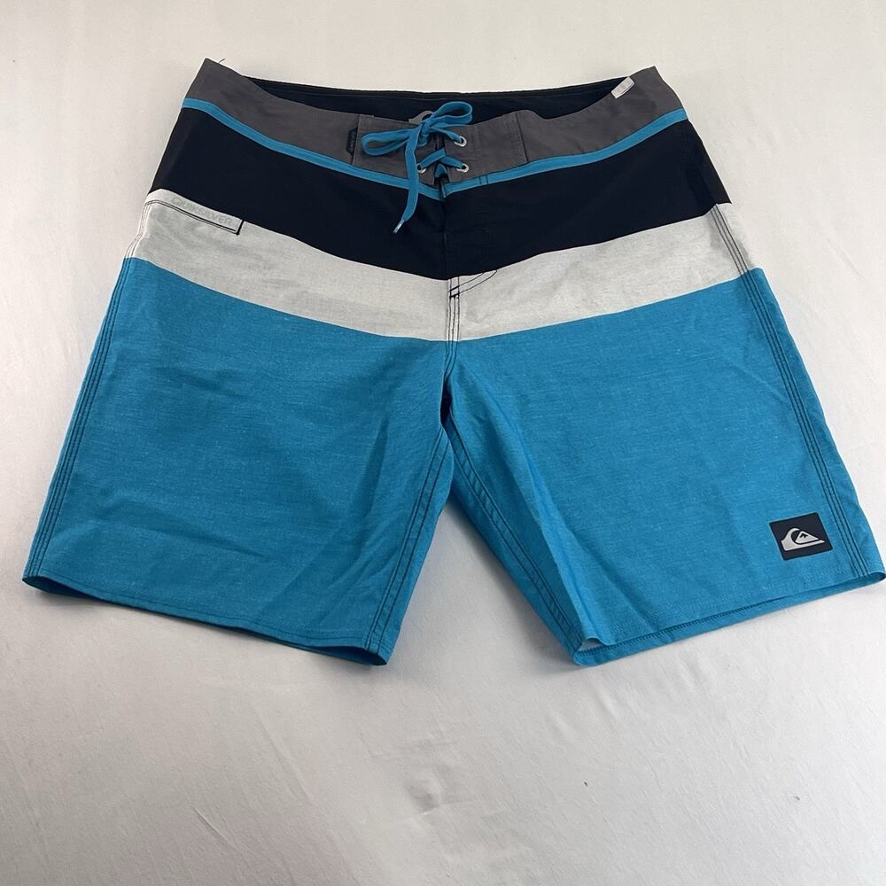 Quiksilver Boardshorts Mens 32 Blue White Surf Swim Shorts Colorblock